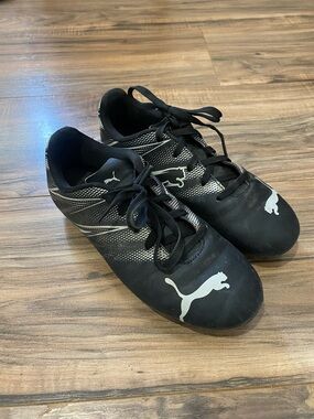 Puma Black and White Youth Soccer Cleats Size 3 Boys